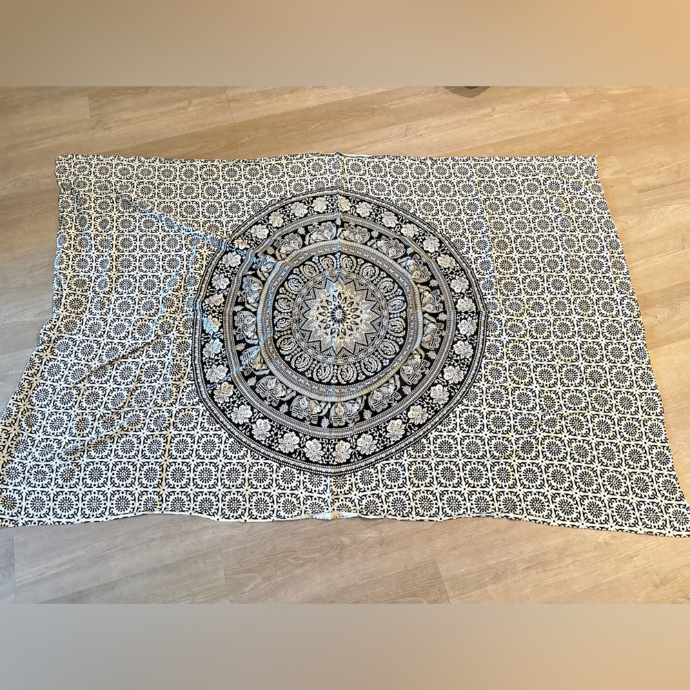 Wall Tapestry - Picture 2 of 3